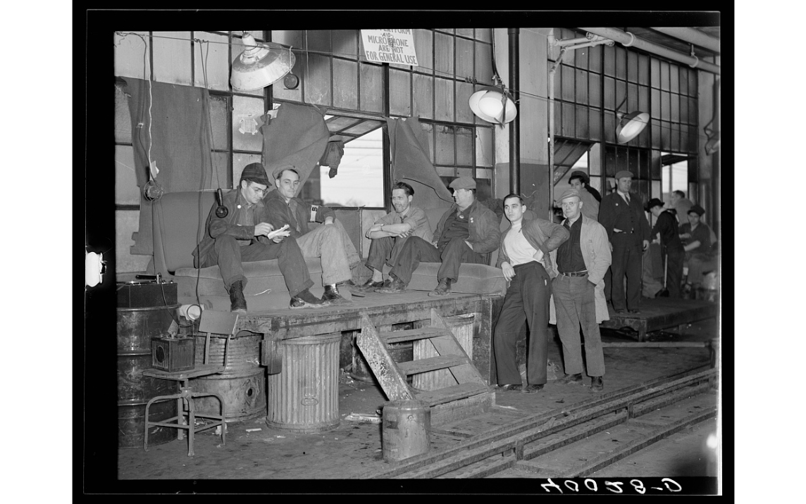 Strikers guarding window at Fisher Body Plant