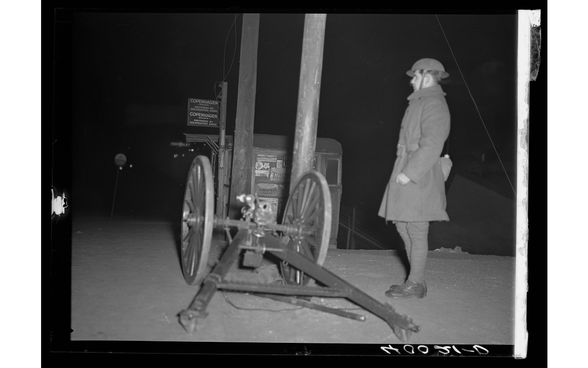 Women's Emergency Brigade picketing