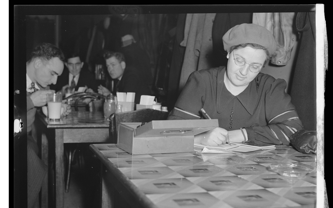 Strikers receiving food supplies